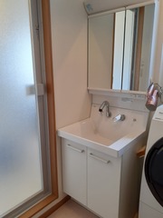 新しく設置した洗面台（LIXILピアラ）